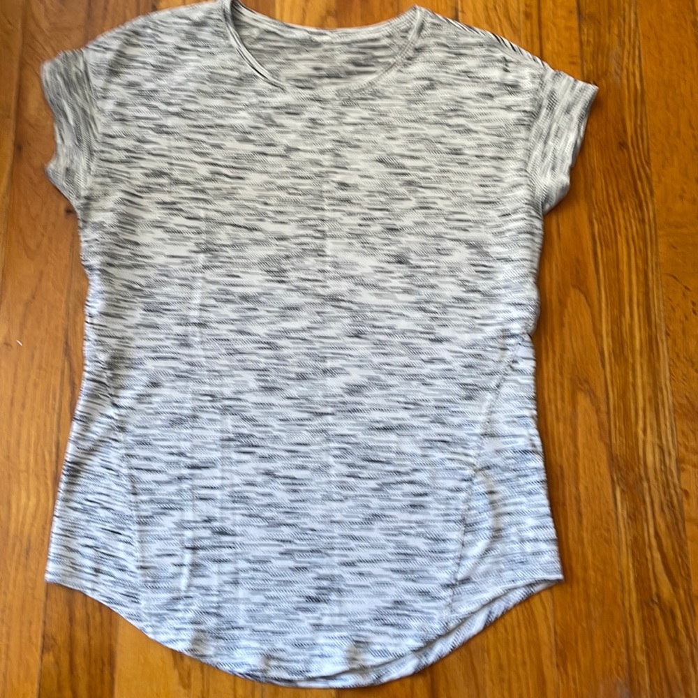 Lululemon run around tee. Tiger space dye black/white.